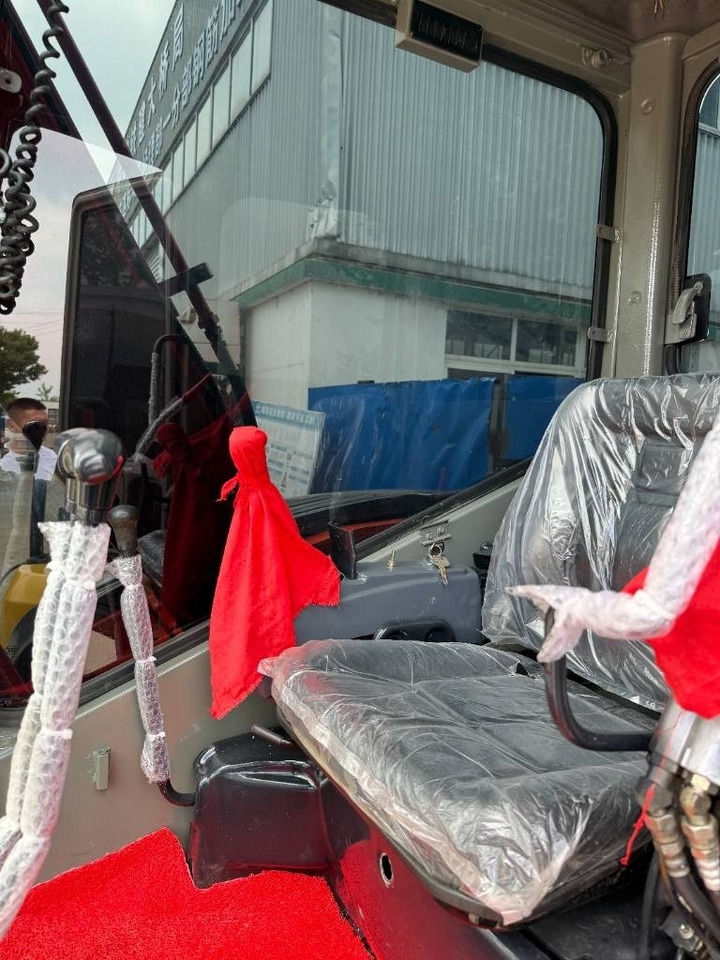 Hitachi ZX 55 - Mini-ekskavators: foto 5 Hitachi ZX 55 - Mini-ekskavators: foto 5