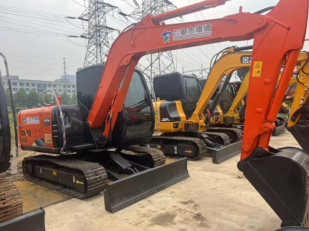 Hitachi ZX 60 - Mini-ekskavators: foto 1 Hitachi ZX 60 - Mini-ekskavators: foto 1