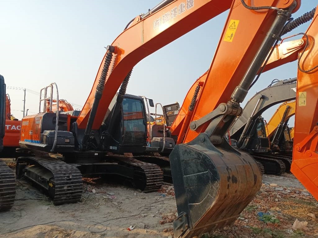 Hitachi Zaxis 240 LC-3 - Kāpurķēžu ekskavators: foto 4 Hitachi Zaxis 240 LC-3 - Kāpurķēžu ekskavators: foto 4