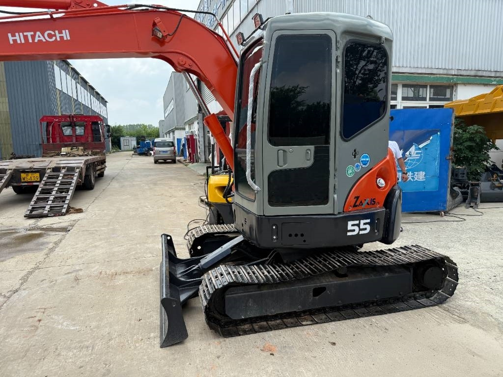 Hitachi Zaxis 55 U - Kāpurķēžu ekskavators: foto 1 Hitachi Zaxis 55 U - Kāpurķēžu ekskavators: foto 1