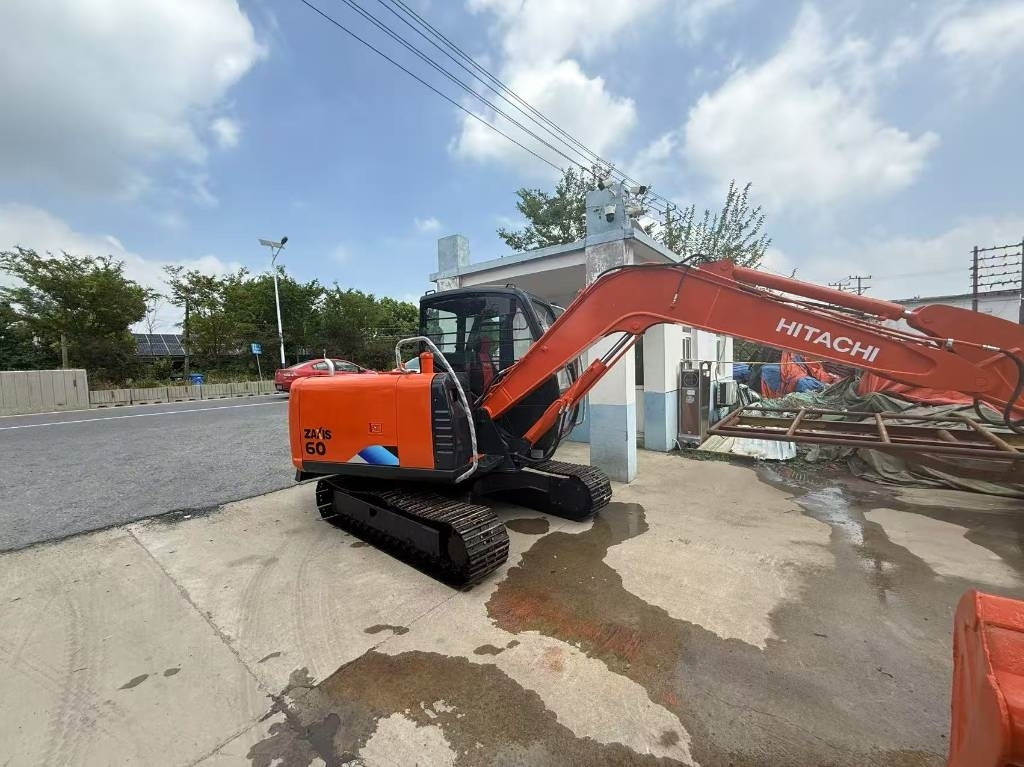Hitachi Zaxis 60 - Kāpurķēžu ekskavators: foto 1 Hitachi Zaxis 60 - Kāpurķēžu ekskavators: foto 1