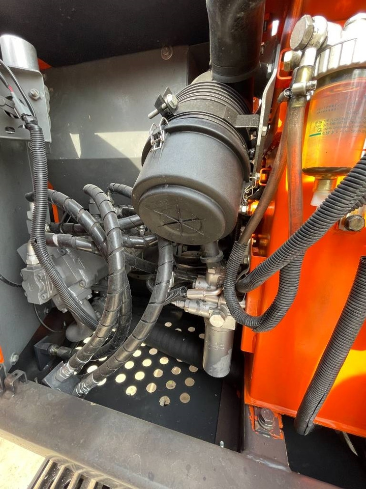 Hitachi Zaxis 70 - Kāpurķēžu ekskavators: foto 2 Hitachi Zaxis 70 - Kāpurķēžu ekskavators: foto 2