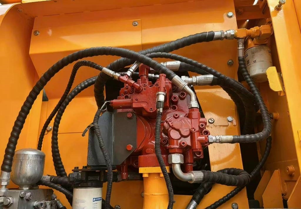 Hyundai 210W -9 - Riteņu ekskavators: foto 5 Hyundai 210W -9 - Riteņu ekskavators: foto 5