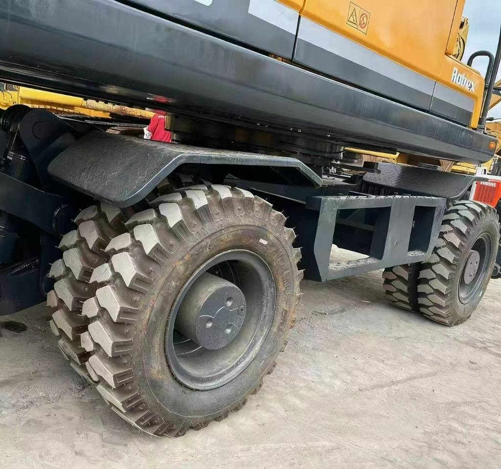 Hyundai 210W -9 - Riteņu ekskavators: foto 3 Hyundai 210W -9 - Riteņu ekskavators: foto 3