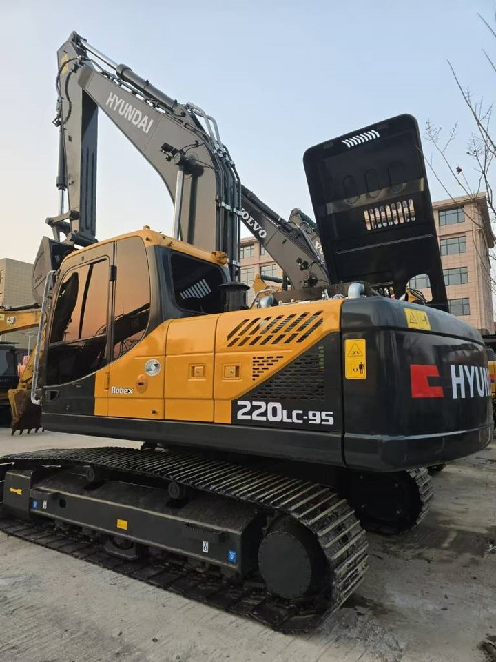 Hyundai 220—9S - Kāpurķēžu ekskavators: foto 1 Hyundai 220—9S - Kāpurķēžu ekskavators: foto 1