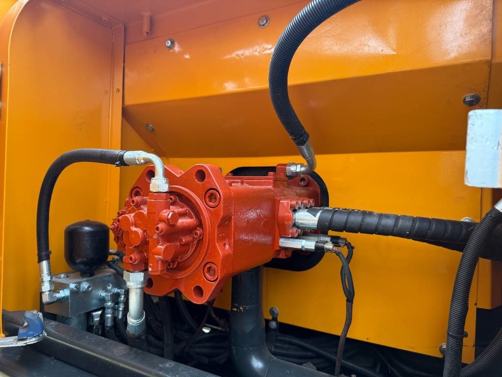 Kāpurķēžu ekskavators Hyundai 305LC-9T: foto 18