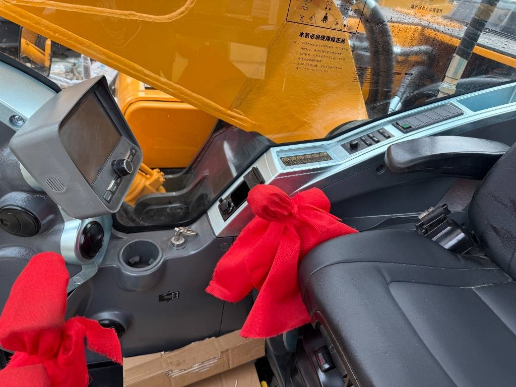 Kāpurķēžu ekskavators Hyundai 305LC-9T: foto 15