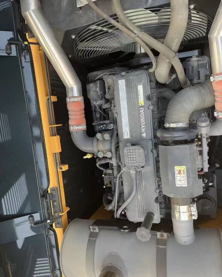 Hyundai 305LC - Kāpurķēžu ekskavators: foto 4 Hyundai 305LC - Kāpurķēžu ekskavators: foto 4