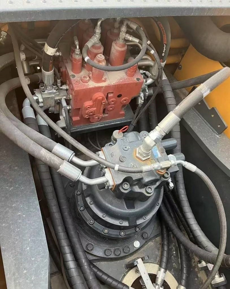 Hyundai 305LC - Kāpurķēžu ekskavators: foto 5 Hyundai 305LC - Kāpurķēžu ekskavators: foto 5