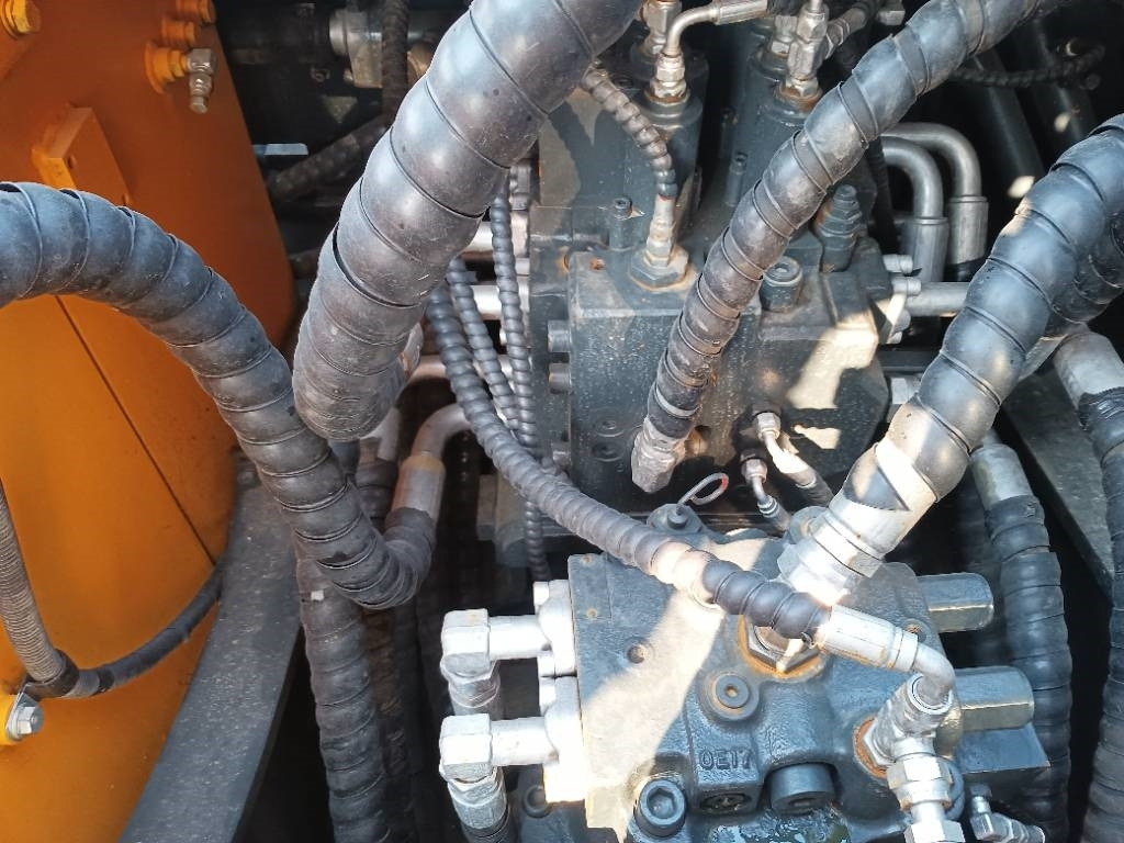 Hyundai R 220-9 S - Kāpurķēžu ekskavators: foto 2 Hyundai R 220-9 S - Kāpurķēžu ekskavators: foto 2