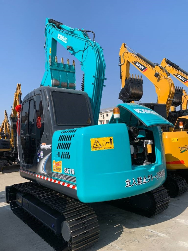 Kobelco SK 75 - Kāpurķēžu ekskavators: foto 1 Kobelco SK 75 - Kāpurķēžu ekskavators: foto 1