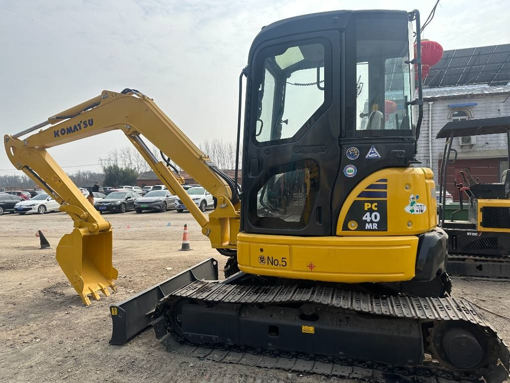 Komatsu 40MR - Kāpurķēžu ekskavators: foto 1 Komatsu 40MR - Kāpurķēžu ekskavators: foto 1