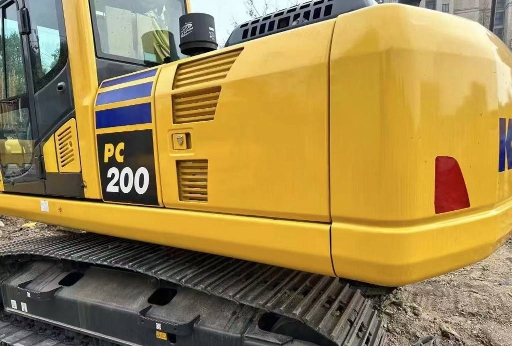 Kāpurķēžu ekskavators Komatsu PC 200-8: foto 12