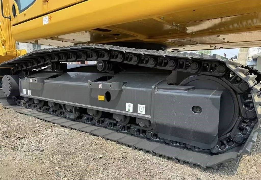 Kāpurķēžu ekskavators Komatsu PC 200-8: foto 13