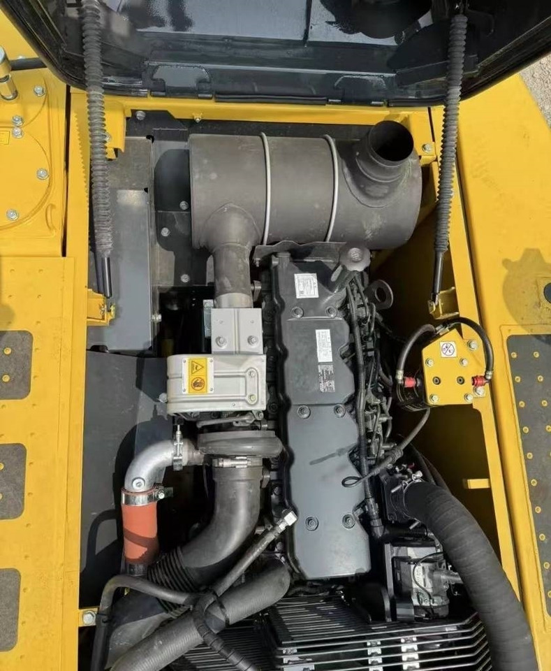 Kāpurķēžu ekskavators Komatsu PC 200-8: foto 9