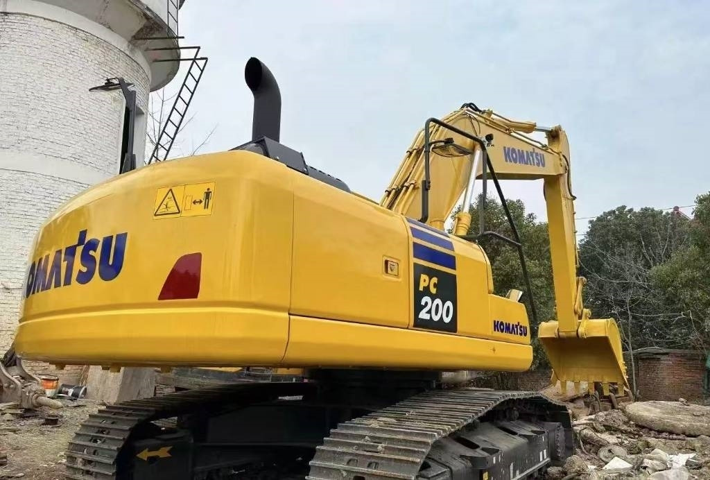 Kāpurķēžu ekskavators Komatsu PC 200-8: foto 10
