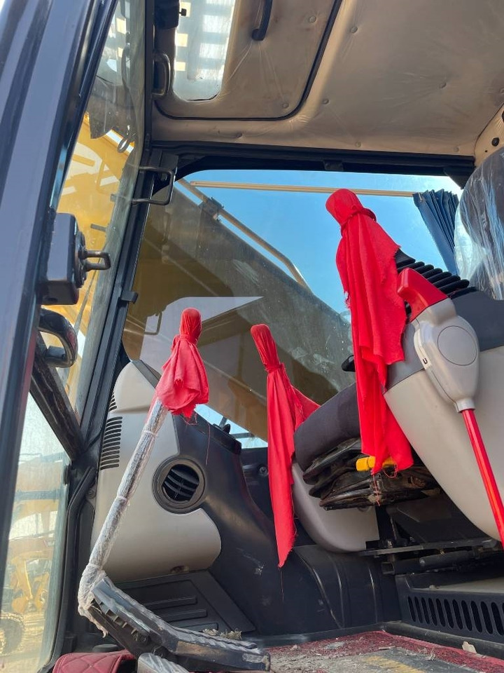 Komatsu PC 210 - Kāpurķēžu ekskavators: foto 3 Komatsu PC 210 - Kāpurķēžu ekskavators: foto 3