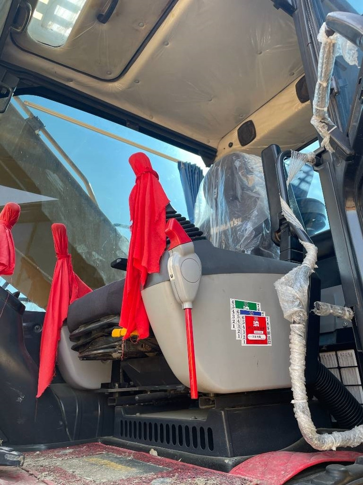 Komatsu PC 210 - Kāpurķēžu ekskavators: foto 2 Komatsu PC 210 - Kāpurķēžu ekskavators: foto 2