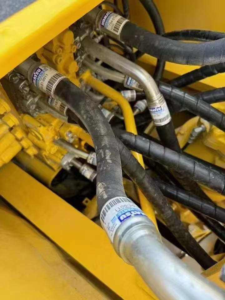 Komatsu PC 220-8 - Kāpurķēžu ekskavators: foto 5 Komatsu PC 220-8 - Kāpurķēžu ekskavators: foto 5