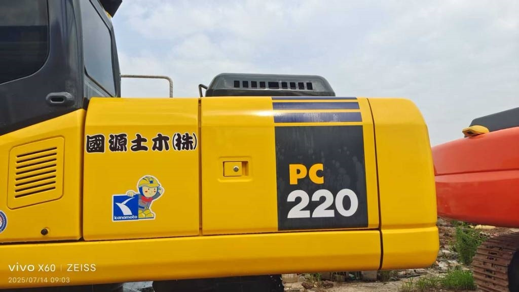 Komatsu PC 220 - Mini-ekskavators: foto 2 Komatsu PC 220 - Mini-ekskavators: foto 2