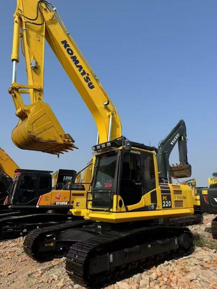 Komatsu PC 220 - Kāpurķēžu ekskavators: foto 1 Komatsu PC 220 - Kāpurķēžu ekskavators: foto 1