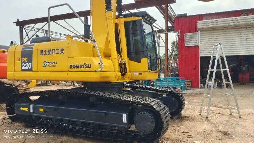 Komatsu PC 220 - Mini-ekskavators: foto 5 Komatsu PC 220 - Mini-ekskavators: foto 5
