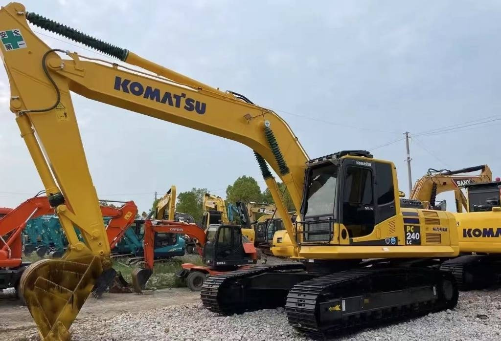 Komatsu PC 240 - Kāpurķēžu ekskavators: foto 1 Komatsu PC 240 - Kāpurķēžu ekskavators: foto 1