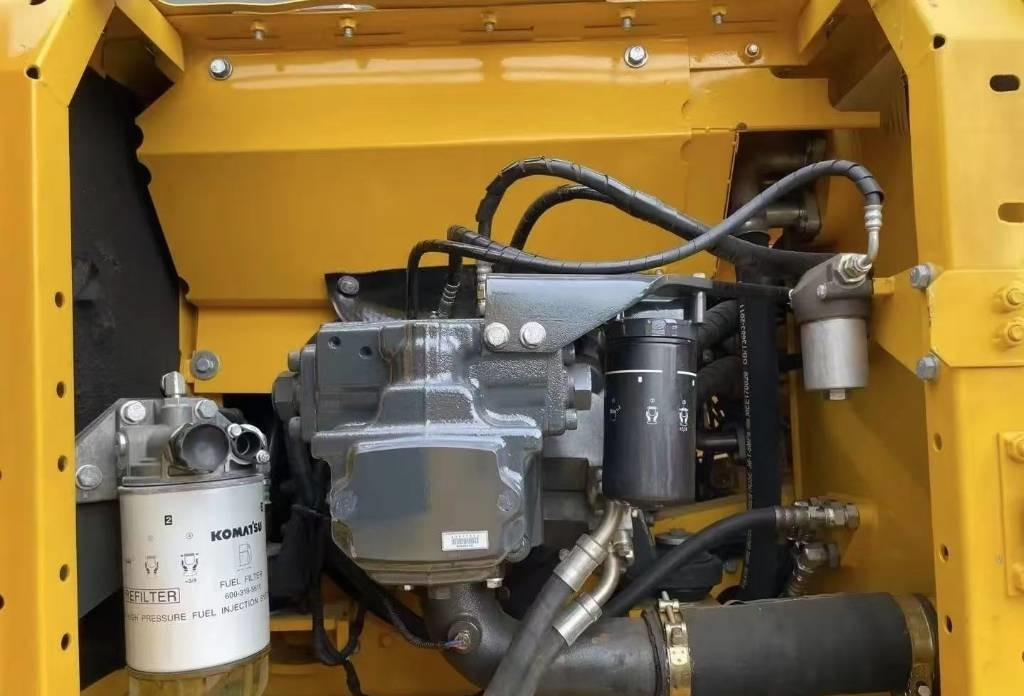 Komatsu PC 240 - Kāpurķēžu ekskavators: foto 4 Komatsu PC 240 - Kāpurķēžu ekskavators: foto 4