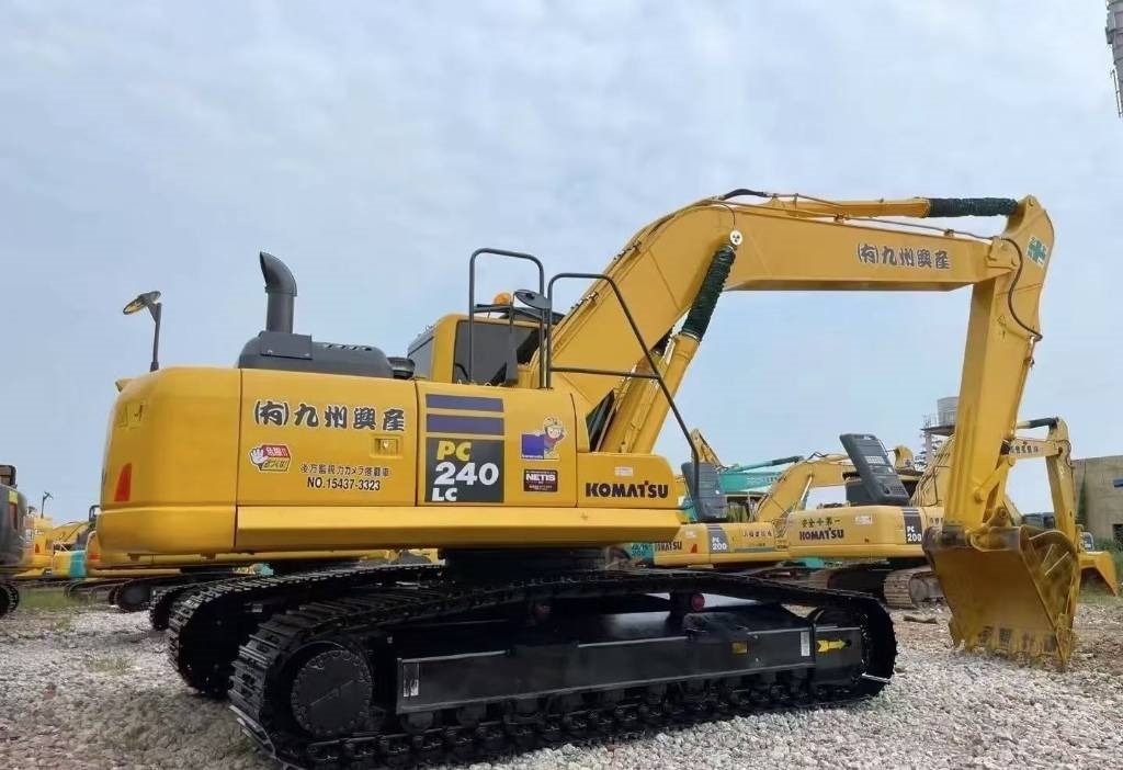 Komatsu PC 240 - Kāpurķēžu ekskavators: foto 1 Komatsu PC 240 - Kāpurķēžu ekskavators: foto 1