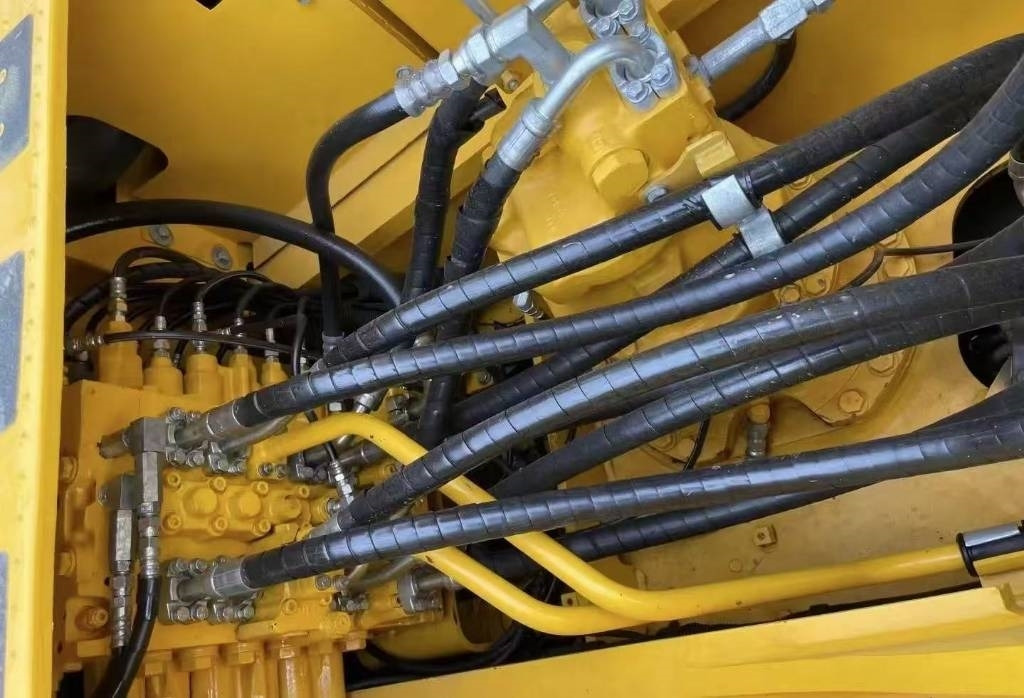 Komatsu PC 240 - Kāpurķēžu ekskavators: foto 4 Komatsu PC 240 - Kāpurķēžu ekskavators: foto 4