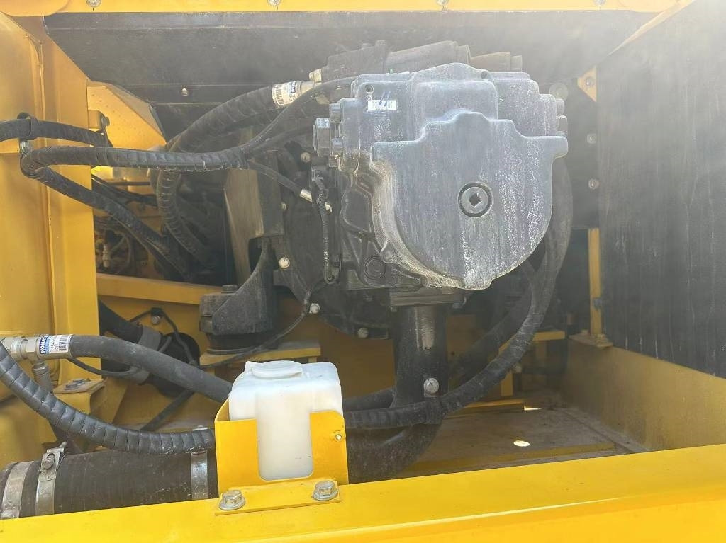 Komatsu PC 400-8 - Kāpurķēžu ekskavators: foto 5 Komatsu PC 400-8 - Kāpurķēžu ekskavators: foto 5