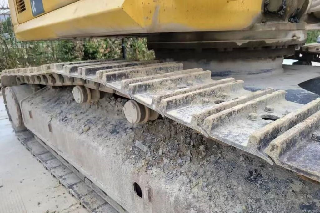 Komatsu PC 460-8 - Kāpurķēžu ekskavators: foto 4 Komatsu PC 460-8 - Kāpurķēžu ekskavators: foto 4