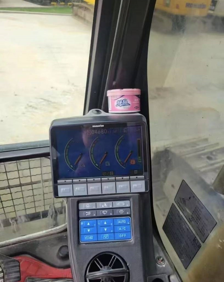 Komatsu PC 460-8 - Kāpurķēžu ekskavators: foto 2 Komatsu PC 460-8 - Kāpurķēžu ekskavators: foto 2