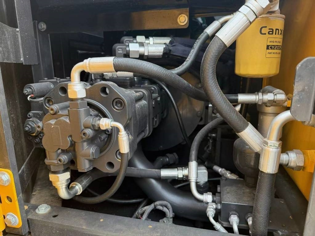 Kāpurķēžu ekskavators Volvo EC 140 [ Copy ]: foto 6