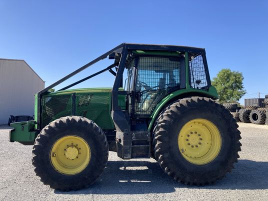 John Deere 6215R AUTOPOWR - Traktors: foto 2 John Deere 6215R AUTOPOWR - Traktors: foto 2