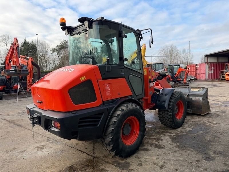 Kubota R 082 - Riteņu iekrāvējs: foto 4 Kubota R 082 - Riteņu iekrāvējs: foto 4