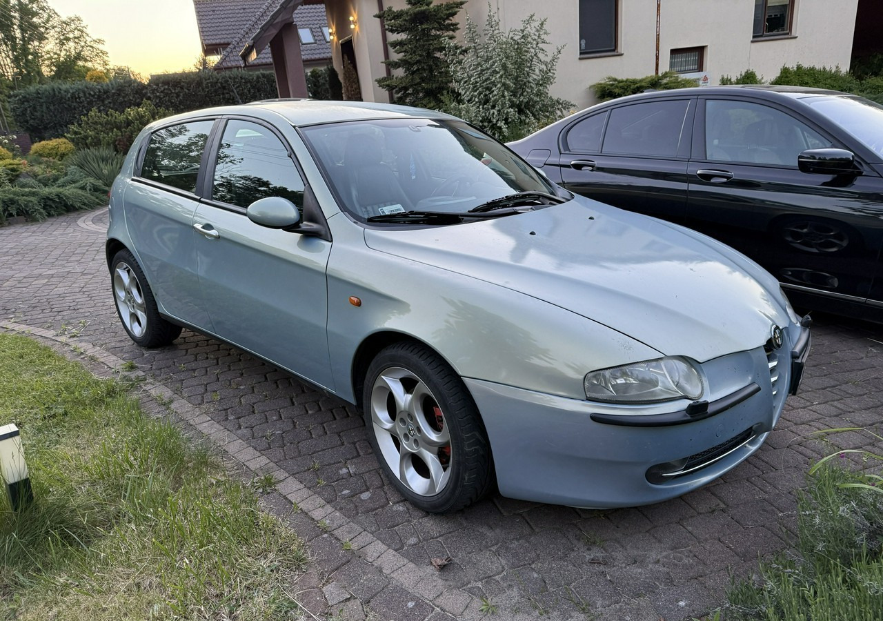 Alfa Romeo 147 Alfa Romeo 147 Klima 1.9 jtd-140KM - Vieglā automašīna: foto 1 Alfa Romeo 147 Alfa Romeo 147 Klima 1.9 jtd-140KM - Vieglā automašīna: foto 1