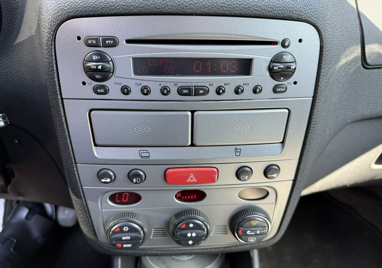 Alfa Romeo 147 Alfa Romeo 147 Klima 1.9 jtd-140KM - Vieglā automašīna: foto 5 Alfa Romeo 147 Alfa Romeo 147 Klima 1.9 jtd-140KM - Vieglā automašīna: foto 5