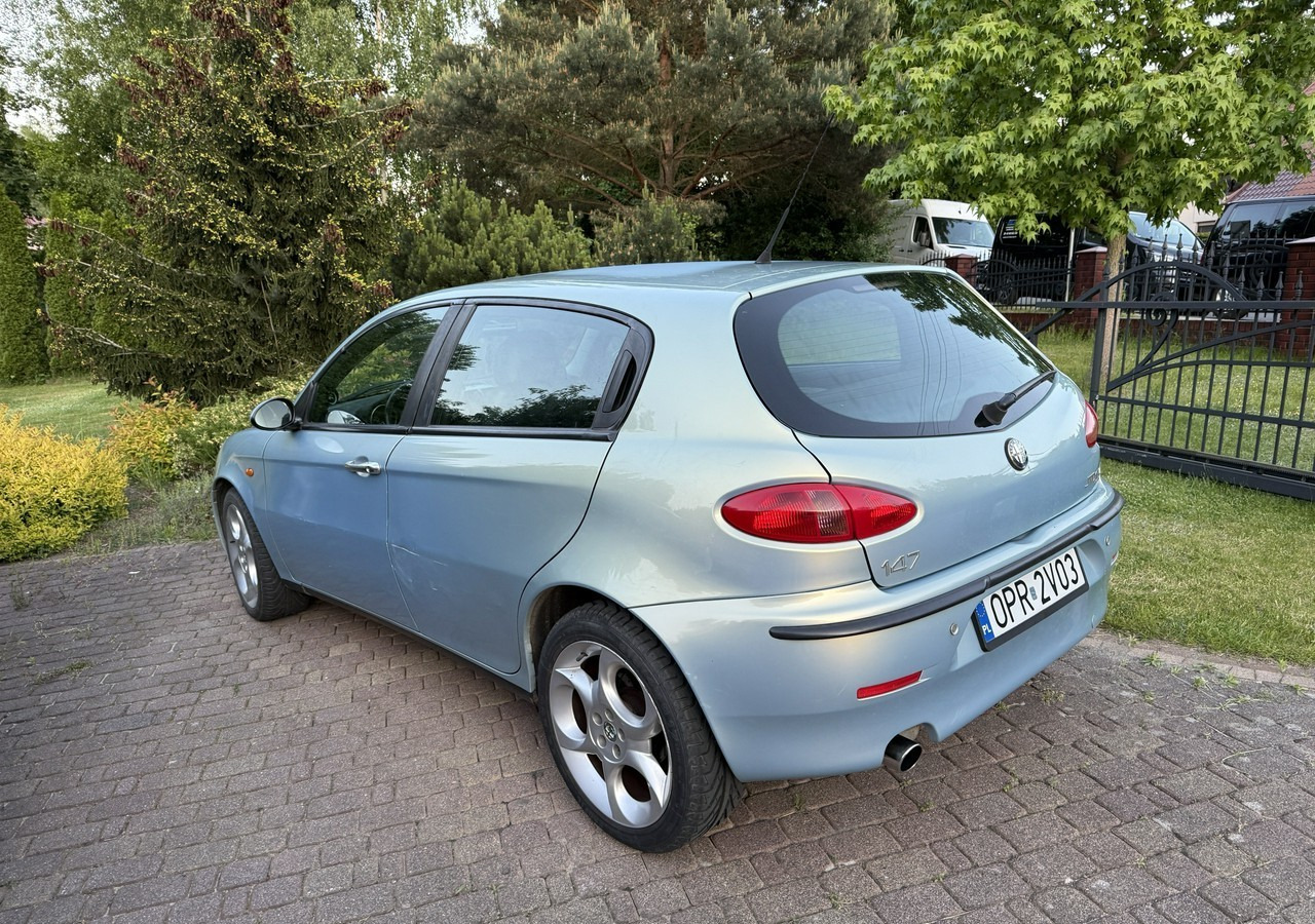 Alfa Romeo 147 Alfa Romeo 147 Klima 1.9 jtd-140KM - Vieglā automašīna: foto 4 Alfa Romeo 147 Alfa Romeo 147 Klima 1.9 jtd-140KM - Vieglā automašīna: foto 4