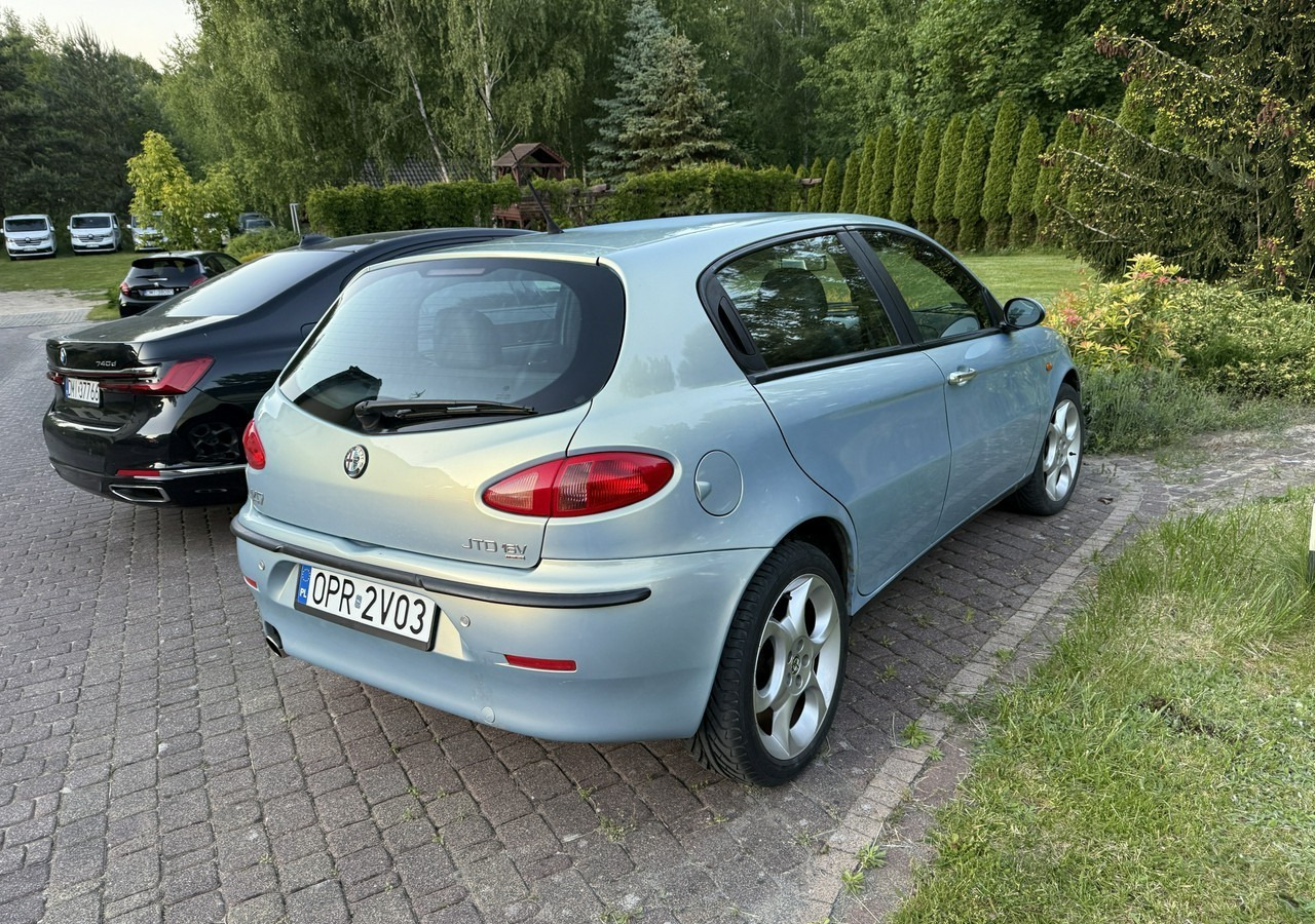Alfa Romeo 147 Alfa Romeo 147 Klima 1.9 jtd-140KM - Vieglā automašīna: foto 3 Alfa Romeo 147 Alfa Romeo 147 Klima 1.9 jtd-140KM - Vieglā automašīna: foto 3