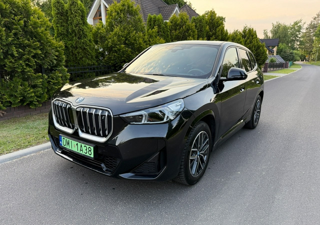 BMW X1 iX1 iX1 xDrive30 313KM M-Sport H/K Panorama AdaptiveLed Masaże Kam360 - SUV: foto 1 BMW X1 iX1 iX1 xDrive30 313KM M-Sport H/K Panorama AdaptiveLed Masaże Kam360 - SUV: foto 1