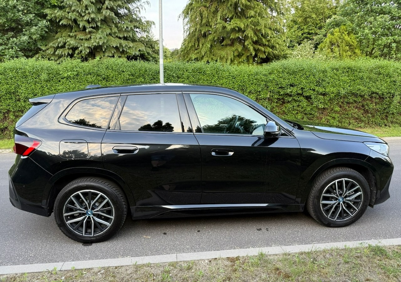 BMW X1 iX1 iX1 xDrive30 313KM M-Sport H/K Panorama AdaptiveLed Masaże Kam360 - SUV: foto 5 BMW X1 iX1 iX1 xDrive30 313KM M-Sport H/K Panorama AdaptiveLed Masaże Kam360 - SUV: foto 5