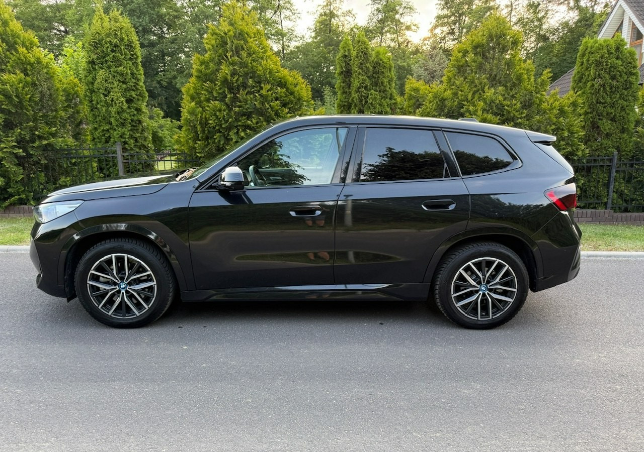 BMW X1 iX1 iX1 xDrive30 313KM M-Sport H/K Panorama AdaptiveLed Masaże Kam360 - SUV: foto 2 BMW X1 iX1 iX1 xDrive30 313KM M-Sport H/K Panorama AdaptiveLed Masaże Kam360 - SUV: foto 2