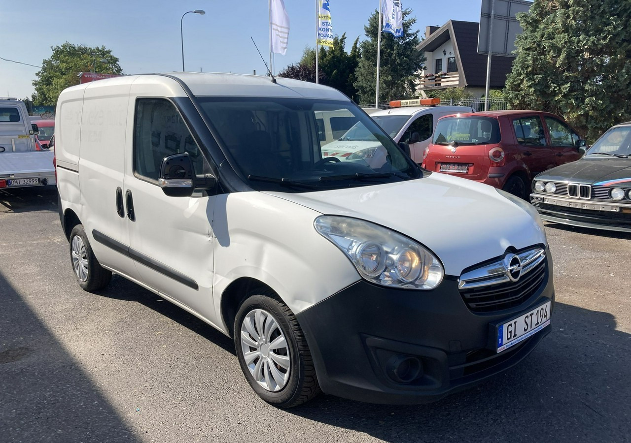 Fiat Doblo Fiat Doblo 1,3 jtd ECO Flex chłodnia do leków 2013 - Kravas mikroautobuss: foto 1 Fiat Doblo Fiat Doblo 1,3 jtd ECO Flex chłodnia do leków 2013 - Kravas mikroautobuss: foto 1