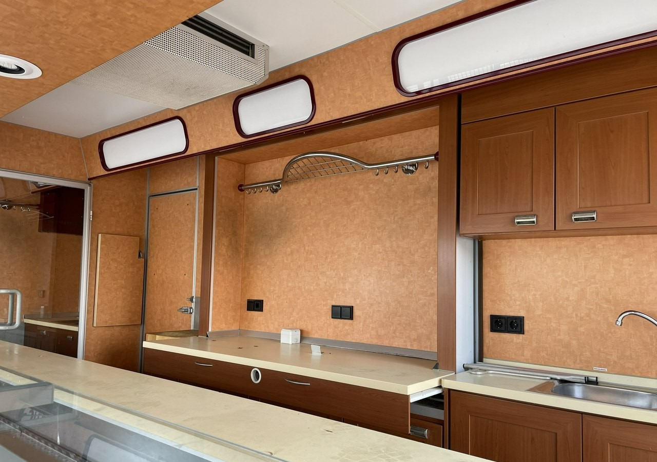 Fiat Ducato Autosklep wędlin Gastronomiczny Food Truck Foodtruck 55122km Borco20 - Tirdzniecības kravas automašīna: foto 4 Fiat Ducato Autosklep wędlin Gastronomiczny Food Truck Foodtruck 55122km Borco20 - Tirdzniecības kravas automašīna: foto 4