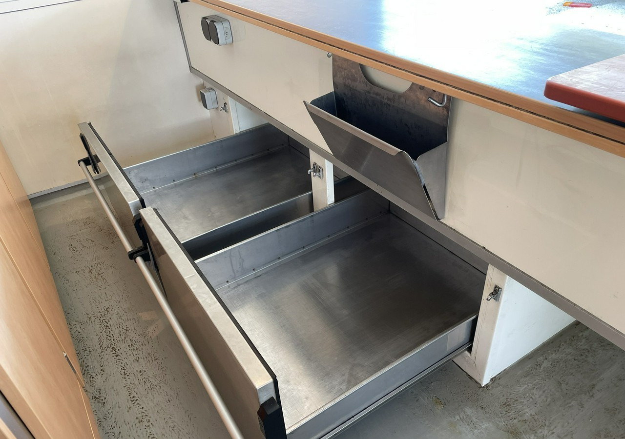 Fiat Ducato Autosklep wędlin Gastronomiczny Food Truck Foodtruck Sklep Borco - Tirdzniecības kravas automašīna: foto 4 Fiat Ducato Autosklep wędlin Gastronomiczny Food Truck Foodtruck Sklep Borco - Tirdzniecības kravas automašīna: foto 4