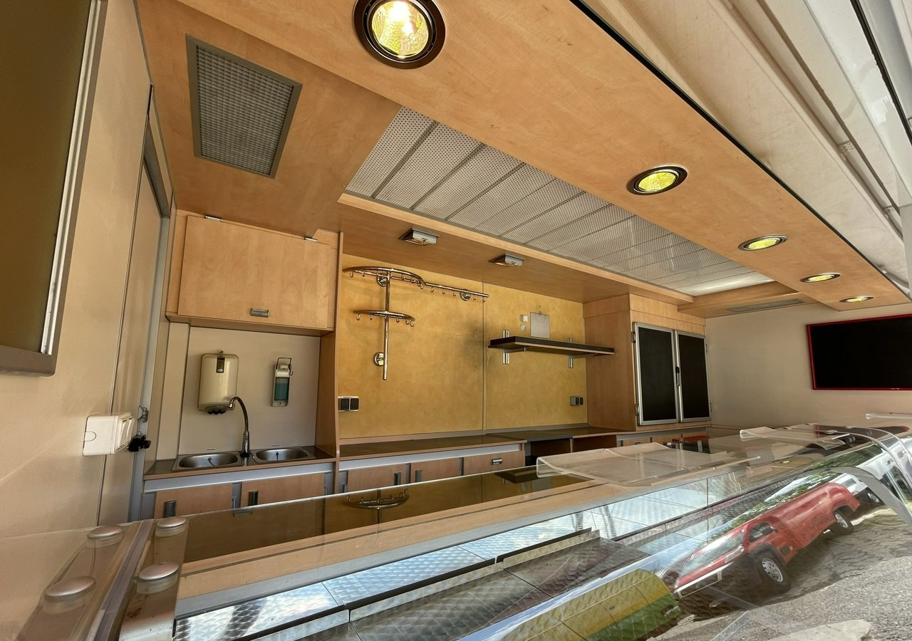 Fiat Ducato Autosklep wędlin Gastronomiczny Food Truck Foodtruck Sklep Borco - Tirdzniecības kravas automašīna: foto 2 Fiat Ducato Autosklep wędlin Gastronomiczny Food Truck Foodtruck Sklep Borco - Tirdzniecības kravas automašīna: foto 2