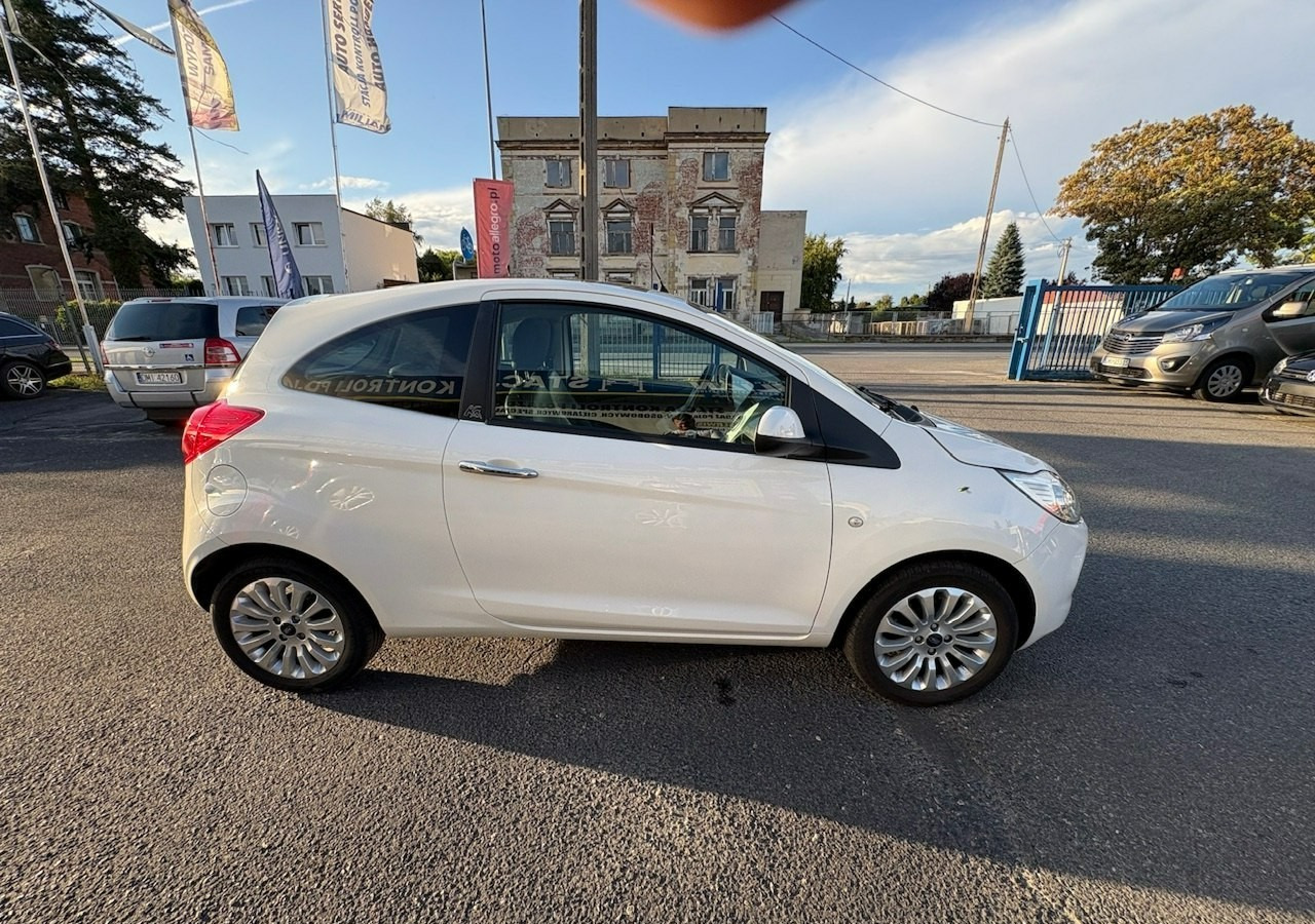 Ford KA II Ford KA 1.2 Champions Edition Klima Panorama 2012 - Hečbeks: foto 5 Ford KA II Ford KA 1.2 Champions Edition Klima Panorama 2012 - Hečbeks: foto 5