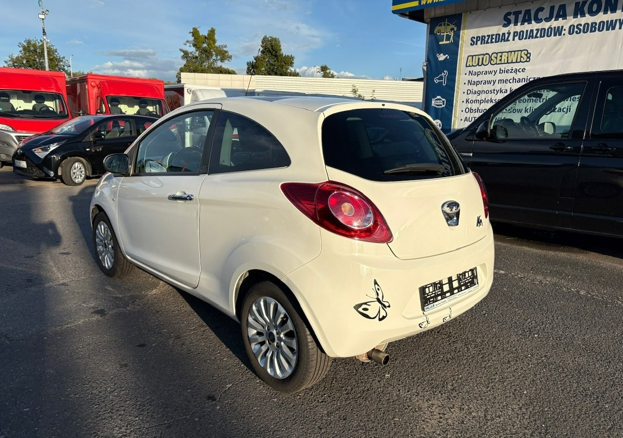 Ford KA II Ford KA 1.2 Champions Edition Klima Panorama 2012 - Hečbeks: foto 3 Ford KA II Ford KA 1.2 Champions Edition Klima Panorama 2012 - Hečbeks: foto 3