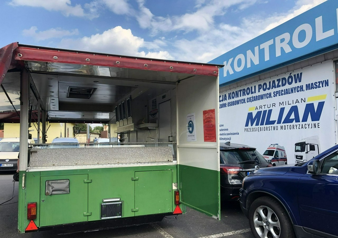 Inna Inny Autosklep Gastronomicznay Foodtruck sklep Food truck Gril imbis Borc - Tirdzniecības piekabe: foto 3 Inna Inny Autosklep Gastronomicznay Foodtruck sklep Food truck Gril imbis Borc - Tirdzniecības piekabe: foto 3
